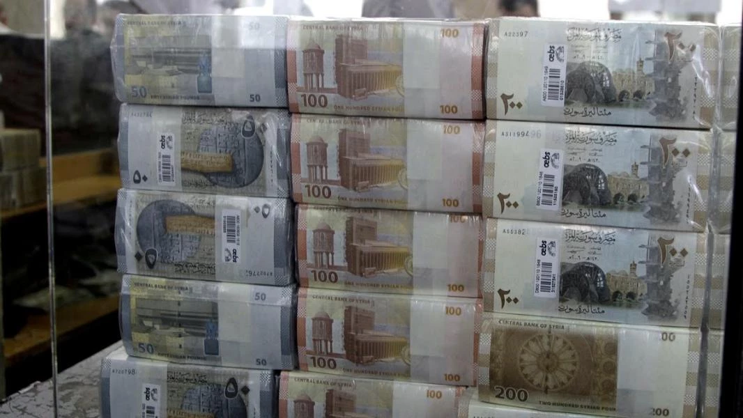 صحيفة موالية: هذه أسباب ارتفاع سعر الدولار أمام الليرة السورية