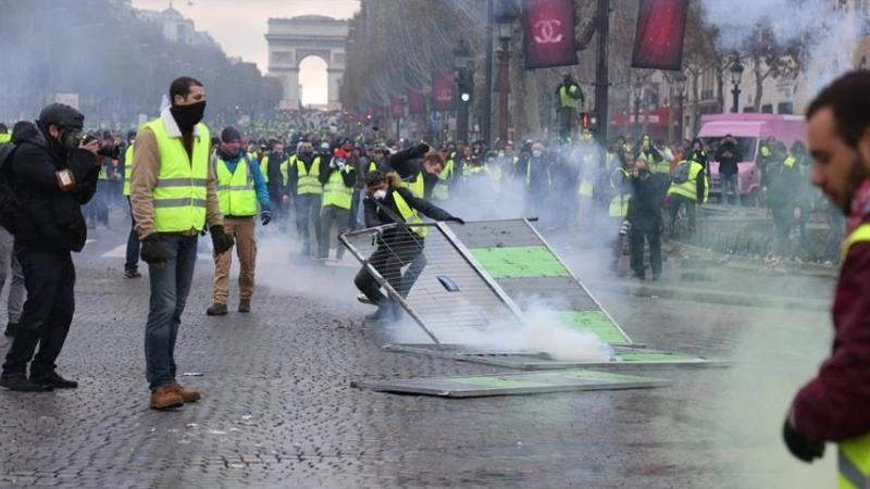عنف واعتقالات في احتجاجات السترات الصفراء الفرنسية