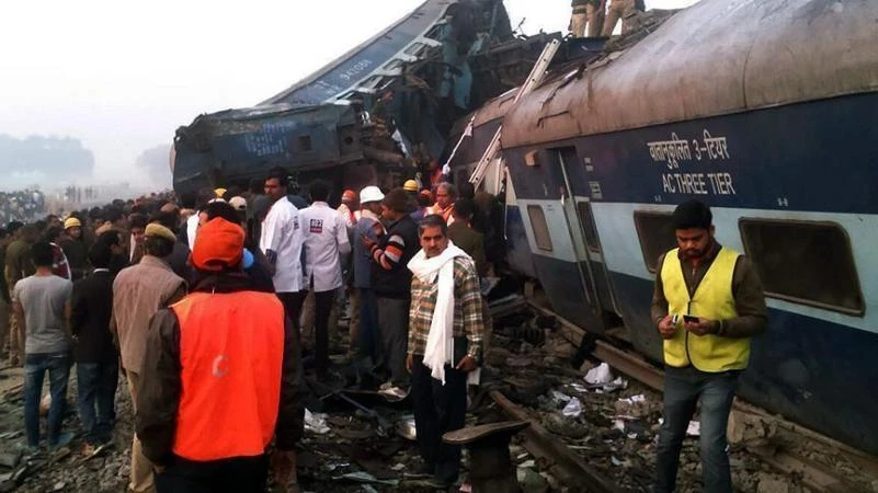 مصرع 7 في انحراف قطار عن مساره بالهند