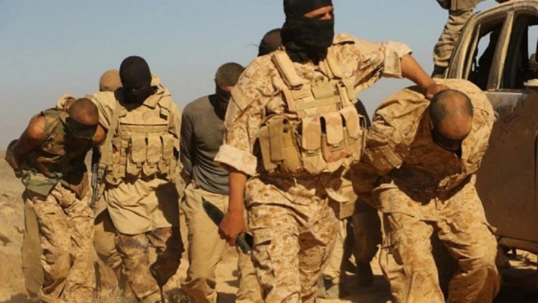 داعش يعدم عنصرين لميليشيا "قسد" شرقي ديرالزور (صور)