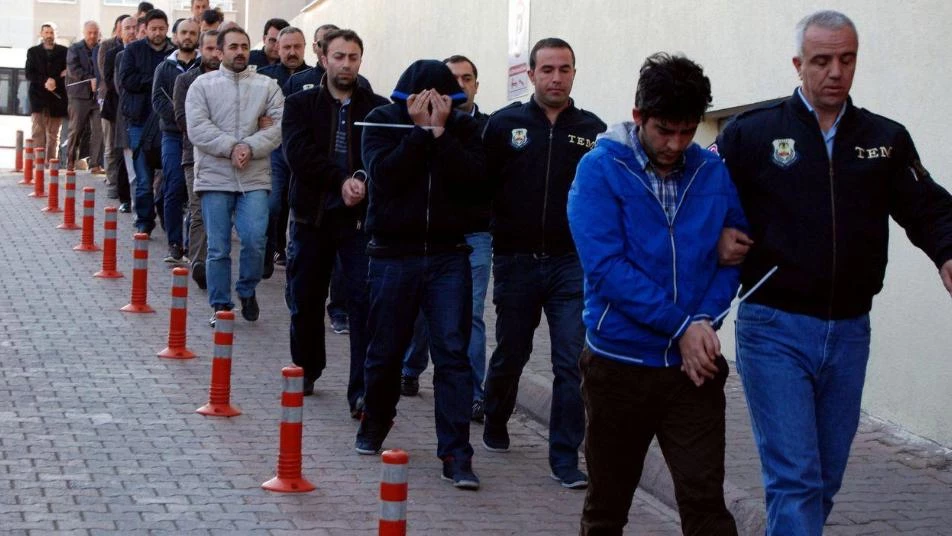 وكالة: تركيا تأمر باعتقال 1112 شخصا للاشتباه في صلتهم بمنظمة "كولن"