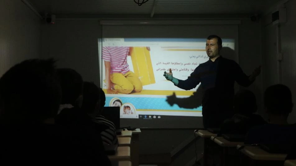 المدرسة الرقمية..التجربة التعليمية الأولى من نوعها في الشمال السوري (صور)
