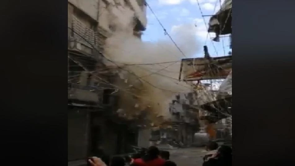 لحظة انهيار مبنى جديد في مدينة حلب (فيديو)