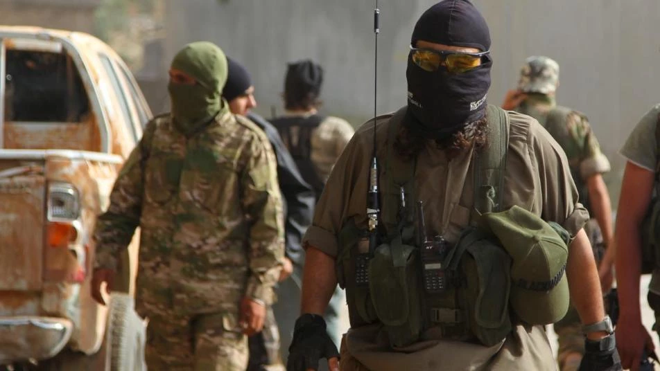 داعش يبدأ تنفيذ أول بنود الاتفاق مع التحالف شرقي دير الزور