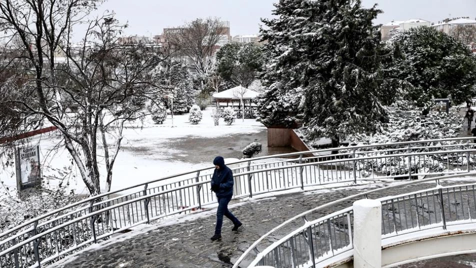 ما هي توقعات الأرصاد الجوية لحالة الطقس في إسطنبول خلال الساعات القادمة؟