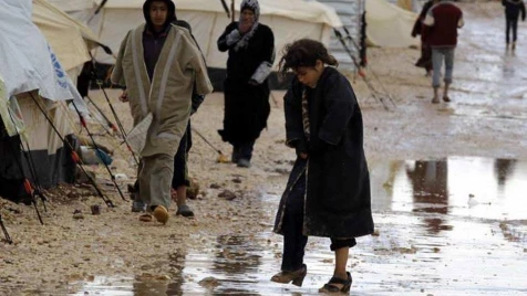  إخلاء عائلات سورية من مخيم الزعتري بسبب الأمطار (صور)