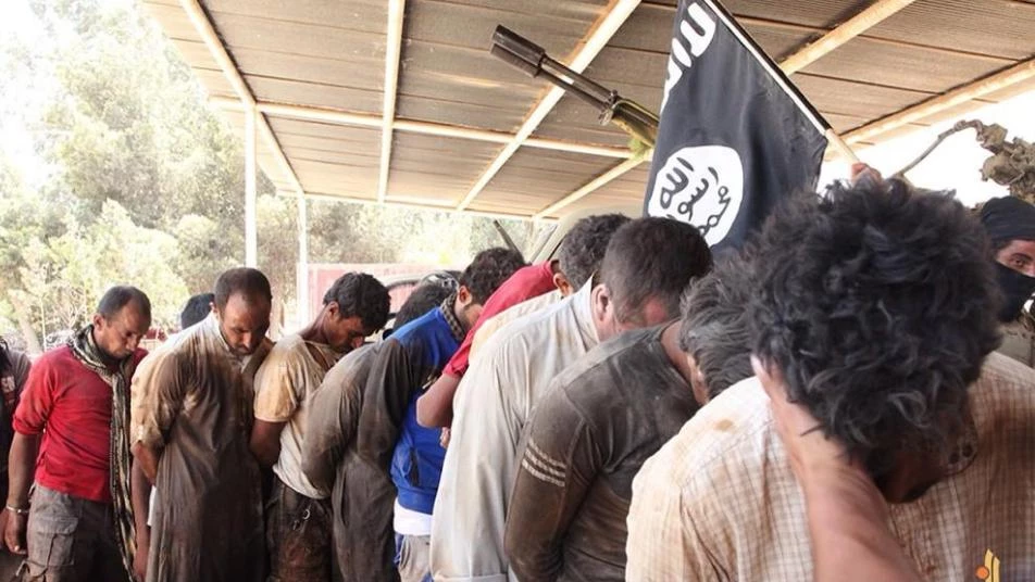 داعش يعدم مدنيين خرجوا من الرقة لجمع الكمأ (صور)