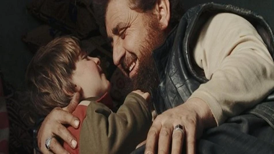 لماذا أثار فيلم "عن الآباء والأبناء" المصوّر في إدلب حفيظة السوريين؟