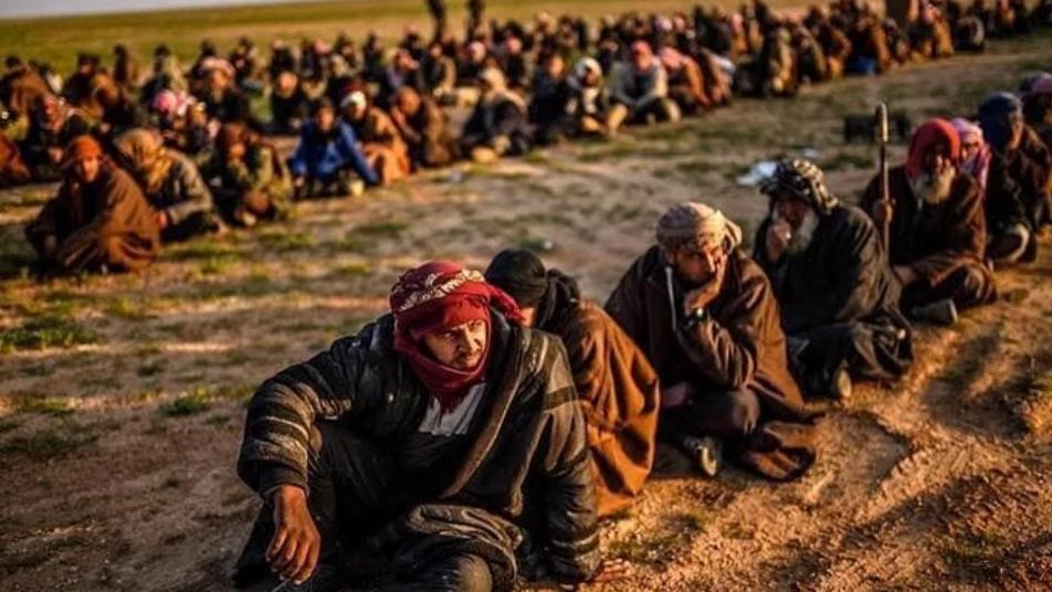 استسلام جماعي جديد لعناصر "داعش" شرقي دير الزور