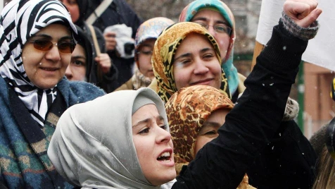هل تتعرض السوريات في تركيا لـ "العنصرية" بسبب حجابهن؟