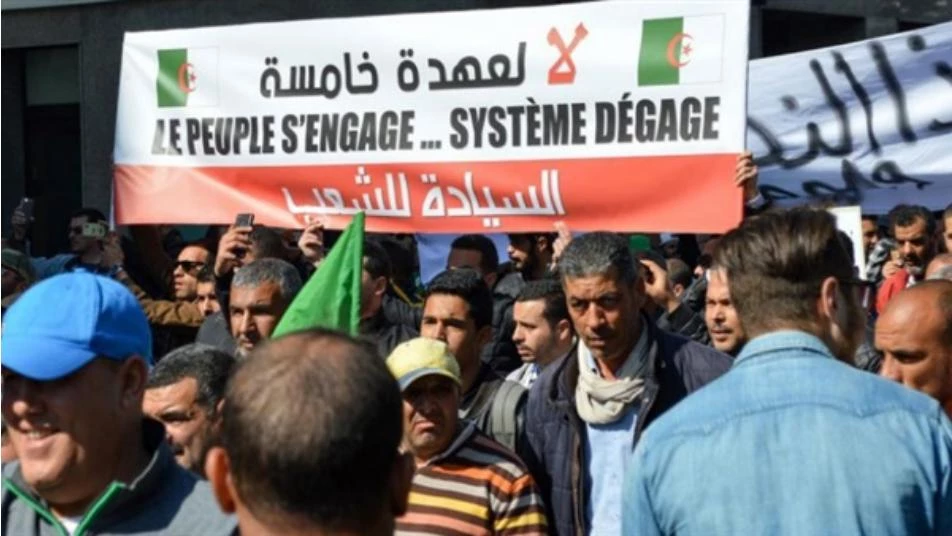 نواب جزائريون يستقيلون من الحزب الحاكم رفضا لترشح بوتفليقة لولاية خامسة