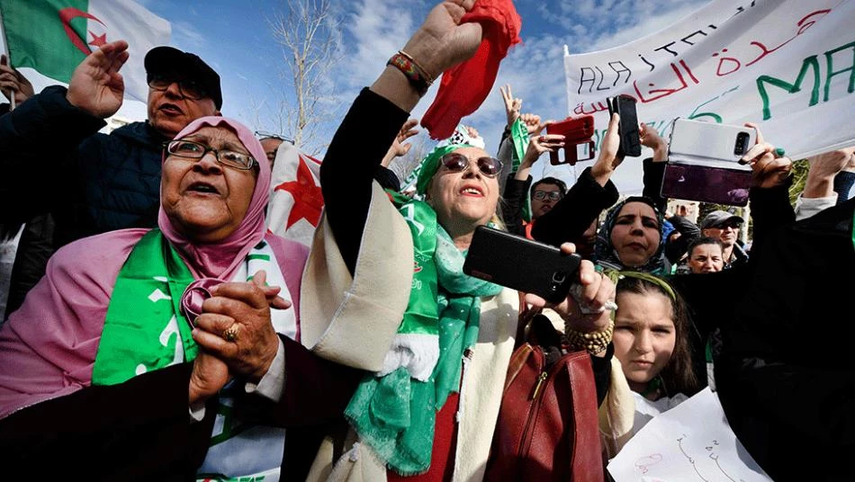 الشرطة الجزائرية تعتقل 195 شخصاً شاركوا في مظاهرات ضد ترشح بوتفليقة