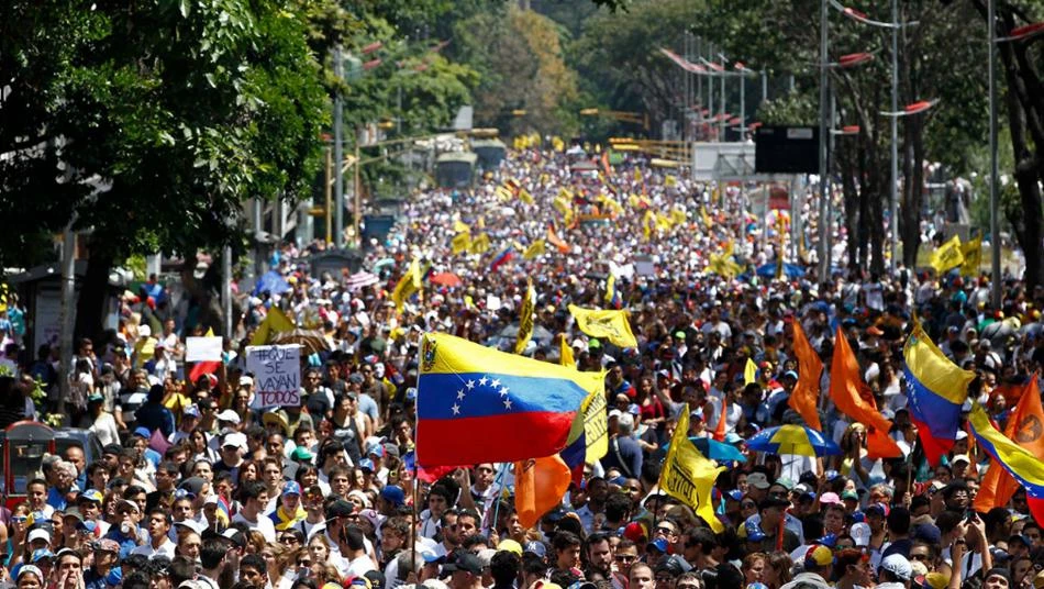 غوايدو يدعو الفنزويليين إلى مسيرة في العاصمة كاراكاس
