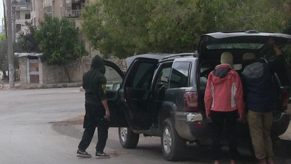 تفكيك سيارتين مفخختين في مدينة إدلب