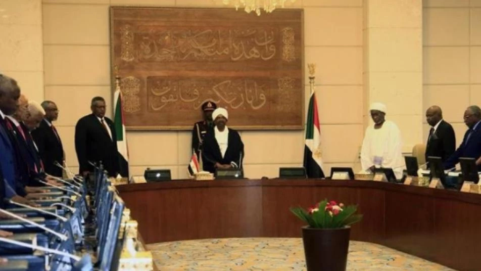 رئيس الوزراء السوداني يعلن عن نصف حكومة سودانية جديدة 