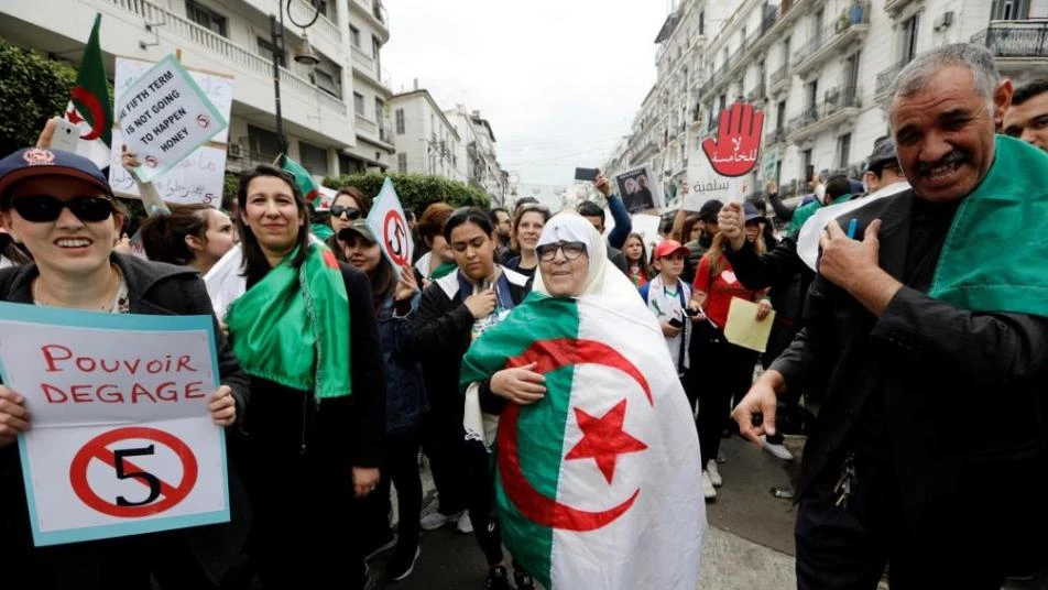 أطباء الجزائر يدعون لاحتجاجات حاشدة ضد "العصابات الحاكمة"