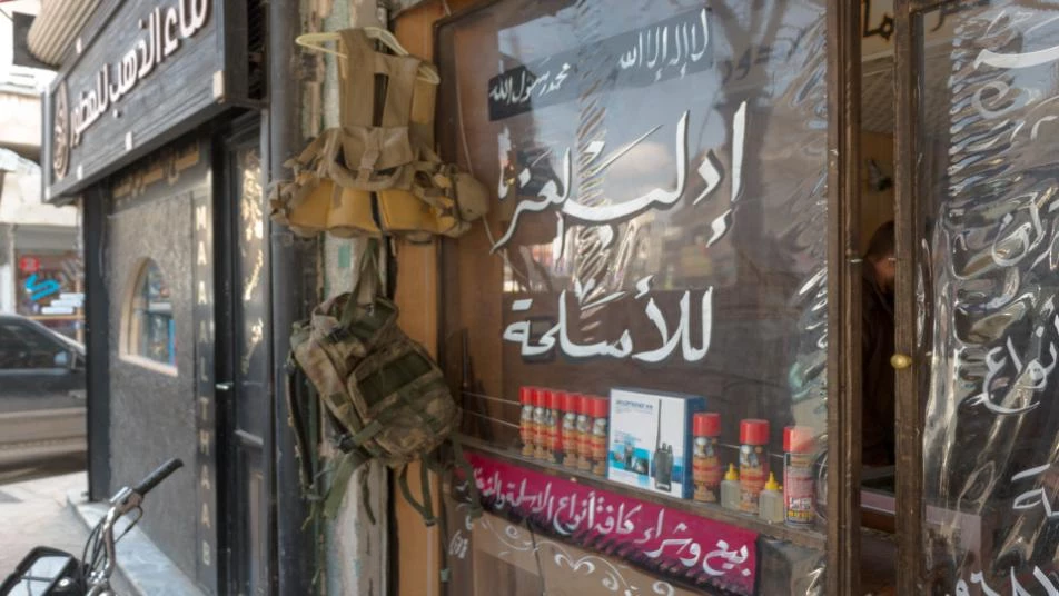 إغلاق محلات الأسلحة في إدلب.. رسائل الجولاني للغرب أم ضبط للأمن؟