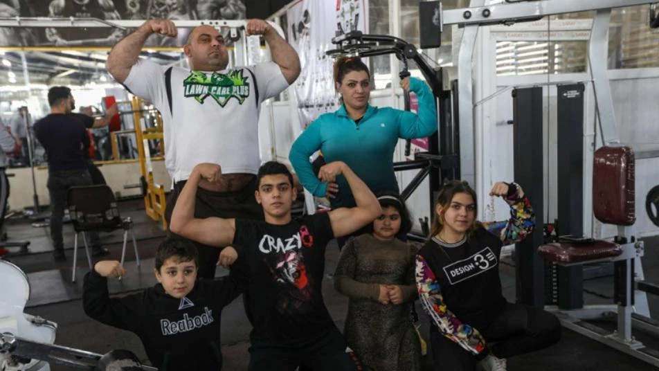 أسرة عراقية تراهن على بطولة رفع أثقال.. ما قصتها؟