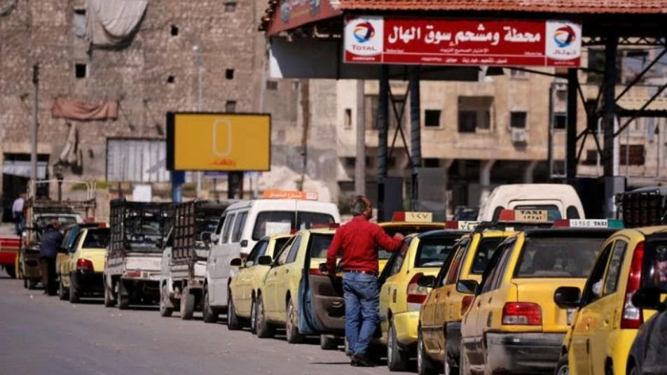 دون إعلان رسمي.. قرار لحكومة أسد يكشف تفاقم أزمة البنزين في مناطقها