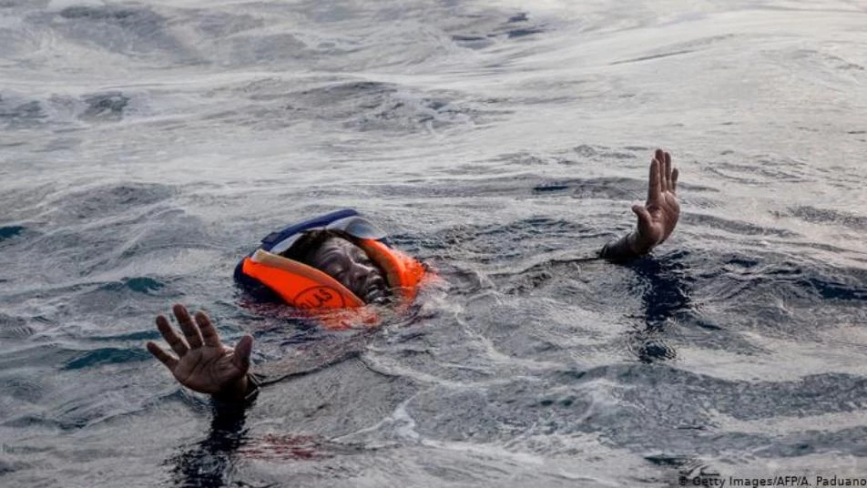 ميركل تدافع عن المهاجرين.. بماذا وصفت عمليات إنقاذ اللاجئين في البحر؟