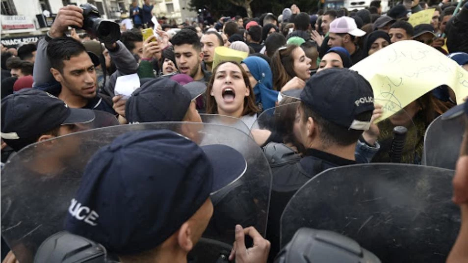 فايننشال تايمز: التغيرات الديموغرافية في الشرق الأوسط تنذر باستمرار الاحتجاجات