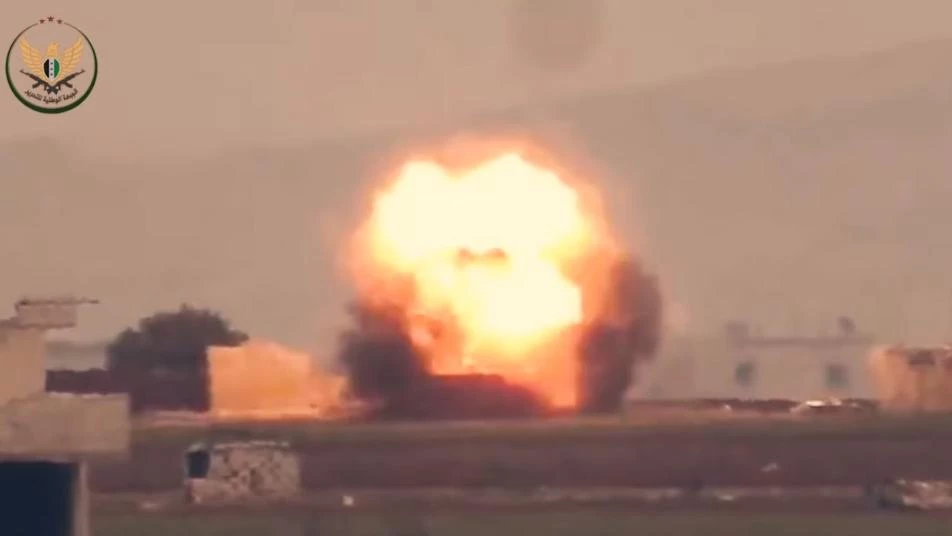 بالفيديو.. الفصائل تنسف آلية هندسية لميليشيات أسد بصاروخ موجه غرب حلب