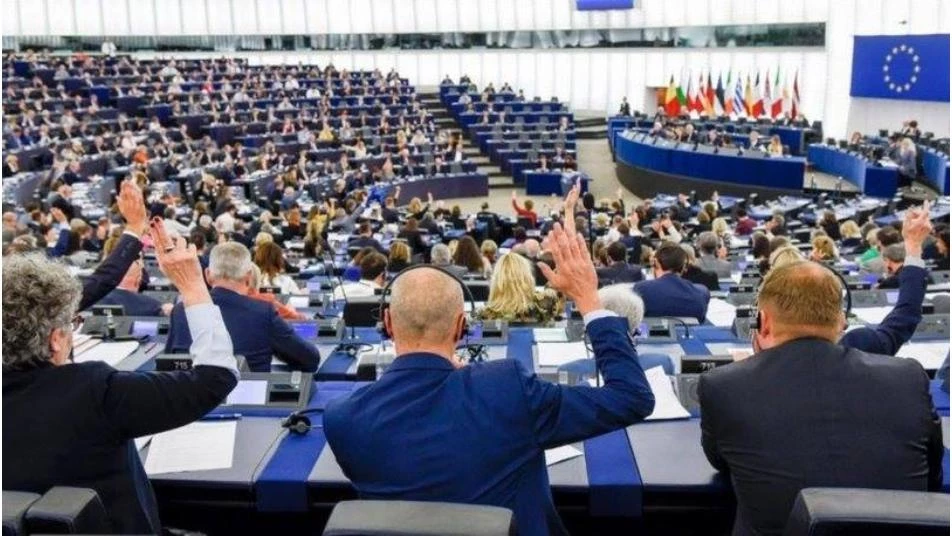 البرلمان الأوروبي يصادق على تقديم دعم بمئات ملايين اليورهات للسوريين في تركيا