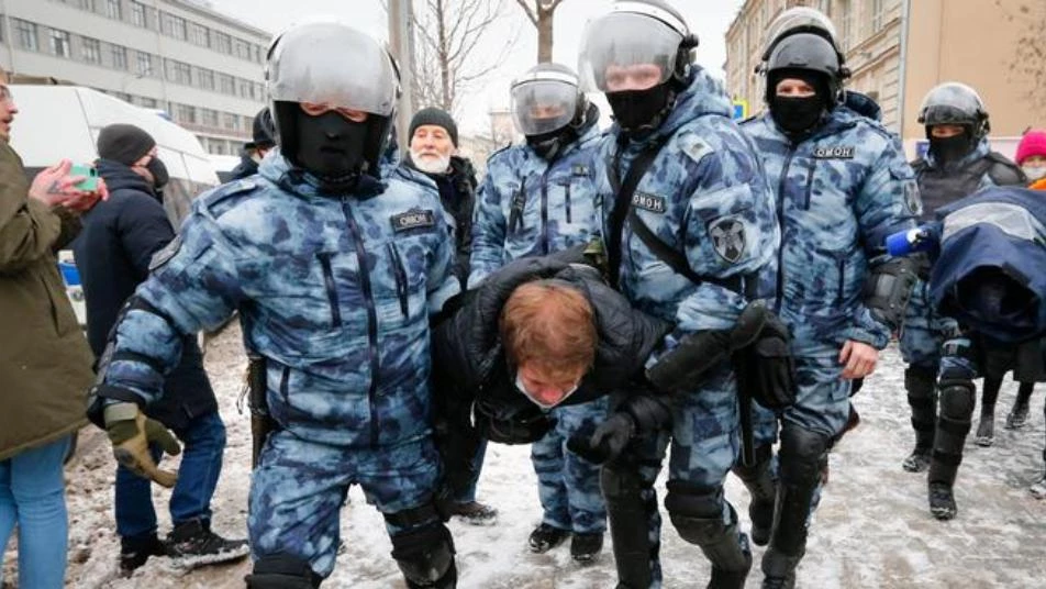 روسيا تحاكم رجلاً "أخرس" بتهمة الهتاف بشعارات معارضة ضد بوتين!
