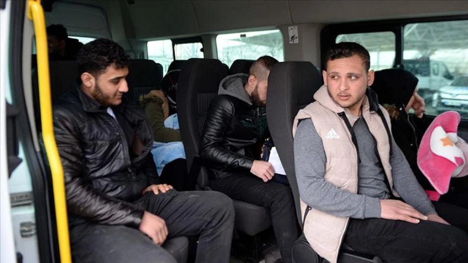 الأناضول: عشرات السوريين عادوا إلى وطنهم طواعية