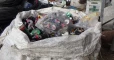 تدوير البلاستيك.. فرصة عمل تحمل مخاطر صحية وبيئية لسكان المخيمات