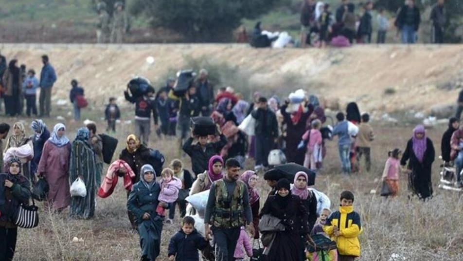  10 أيام فقط.. تهجير عشرات آلالاف العائلات من إدلب وحماة