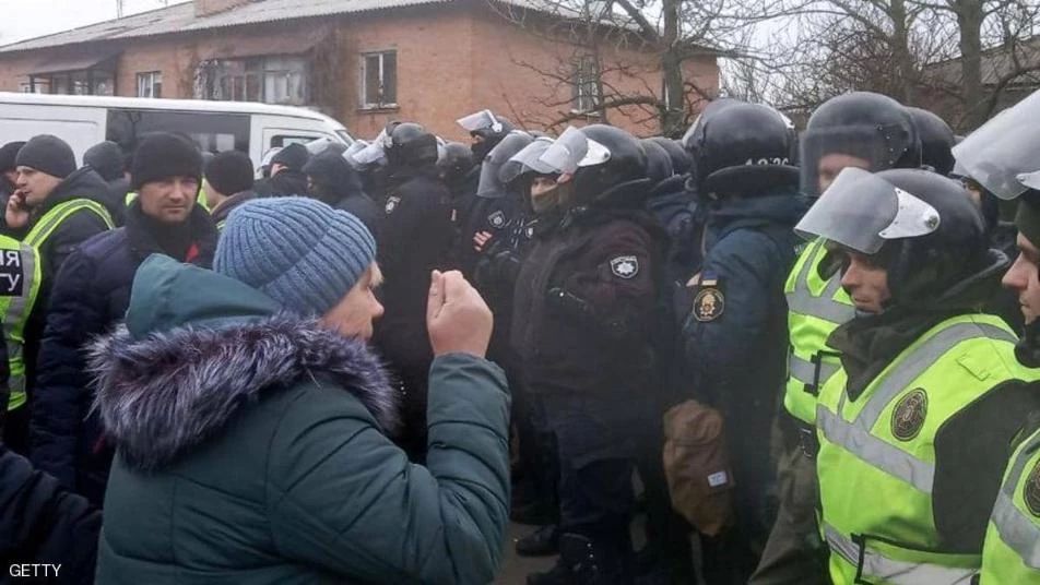 مظاهرات في أوكرانيا بسبب "كورونا".. واعتداء على صينيين