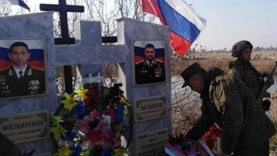 الاحتلال الروسي يفتتح نصباً تذكارياً لقتلى قواته في ديرالزور (صور)