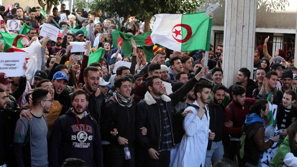 الجزائريون ينوون التظاهر حتى السقوط الكامل للنظام