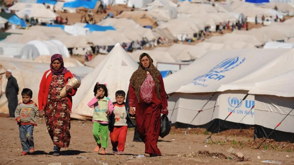 الجوع يعصف بآلاف عائلات السوريين بلبنان بعد قرار لمفوضية اللاجئين