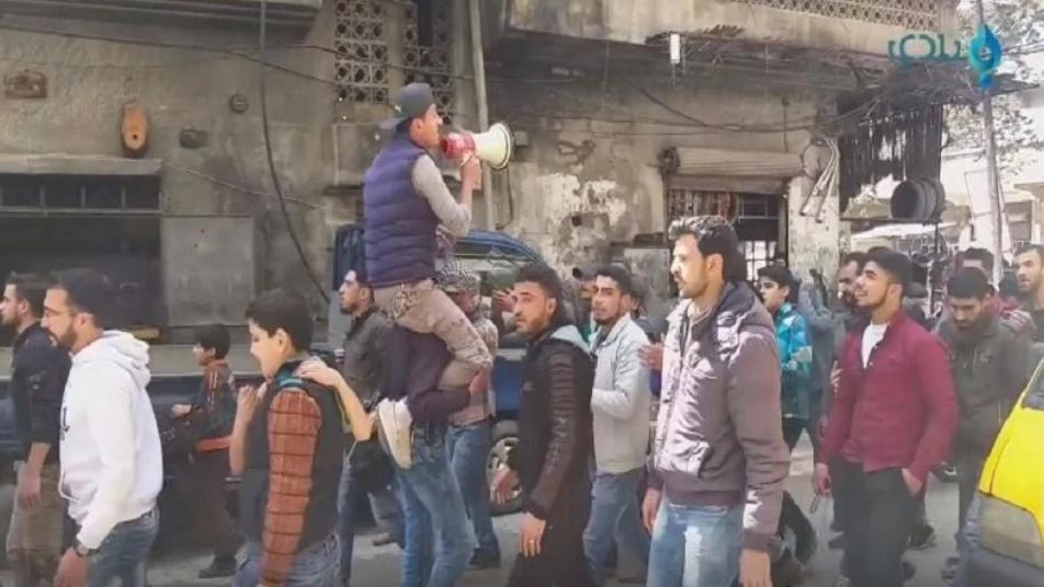  بعد إجراء مستفز.. احتجاجات ضد حكومة الإنقاذ في ريف إدلب (فيديو) 