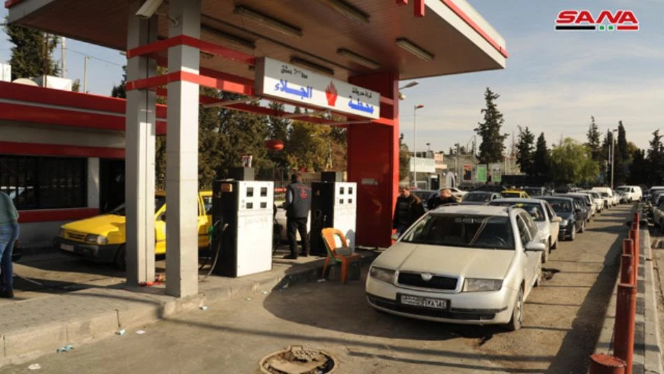 وزارة نفط الأسد تهاجم موقعاً موالياً بسبب نشره خبراً عن البنزين!