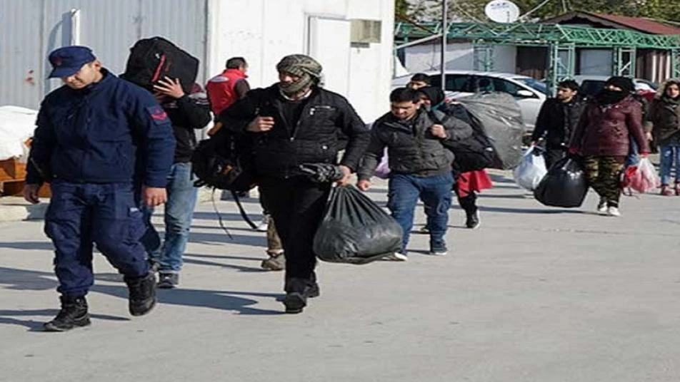 تركيا تضبط 235 ألف مهاجر غير نظامي في 8 أشهر