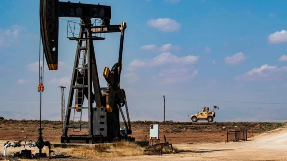 سيناتور أمريكي يكشف عن اتفاق مع قسد لـ"تحديث" حقول النفط السورية