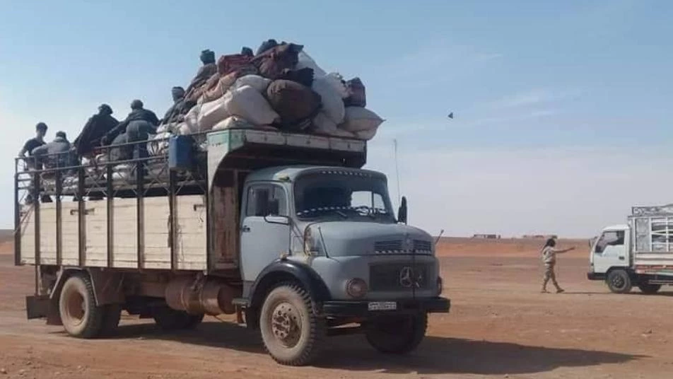 عشرات العائلات المحاصرة تغادر مخيم الركبان إلى مناطق سيطرة الأسد