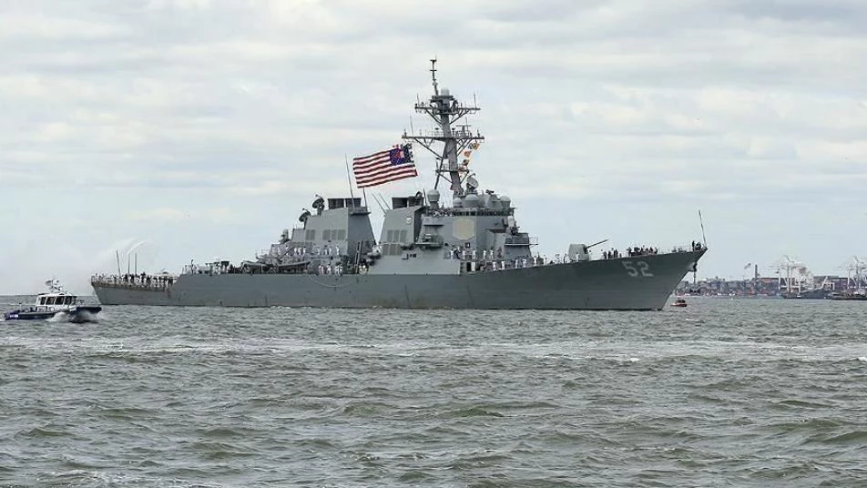 فقدان 8 أفراد من مشاة البحرية الأمريكية بغرق سفينة هجومية