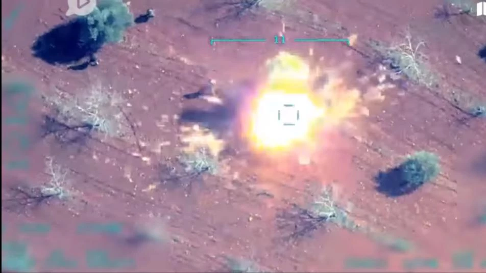 مشاهد من قصف الجيش التركي لمواقع ميليشيا أسد رداً على مقتل جنوده بإدلب (فيديو)