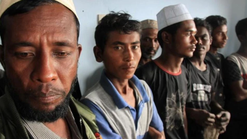 جماعة حقوقية: ميانمار تجبر الروهينجا على قبول بطاقات هوية تحرمهم من الجنسية