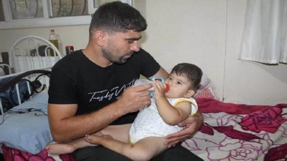 طفل سوري يخضع خلال عام ونصف لـ 21 عملية جراحية في تركيا.. وهذا ما ينتظره