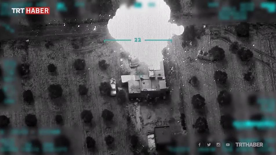 شاهد تدمير الطيران التركي المسير لآليات ميليشيا أسد في إدلب (فيديو)