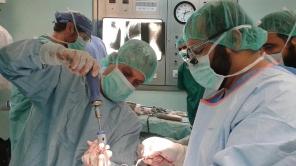 صحيفة موالية تكشف عن مغادرة نصف أطباء "الأورام" خارج سوريا