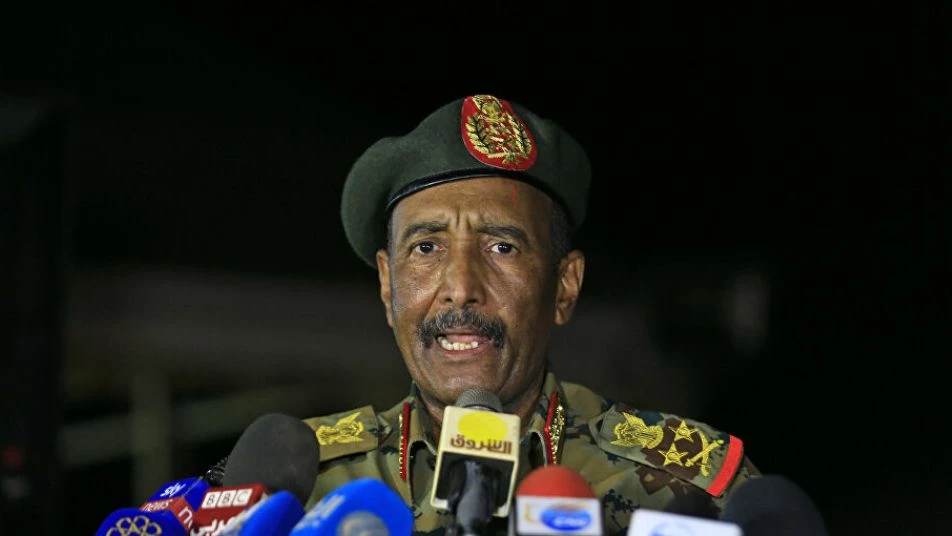 من هو عبد الفتاح البرهان قائد انقلاب السودان وكيف تشبه بحافظ أسد؟