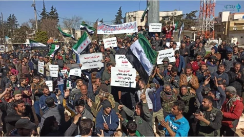 شعارات جديدة تطالب بإسقاط نظام أسد في درعا وإدلب وتفجير يستهدف خيمة عزاء بحلب