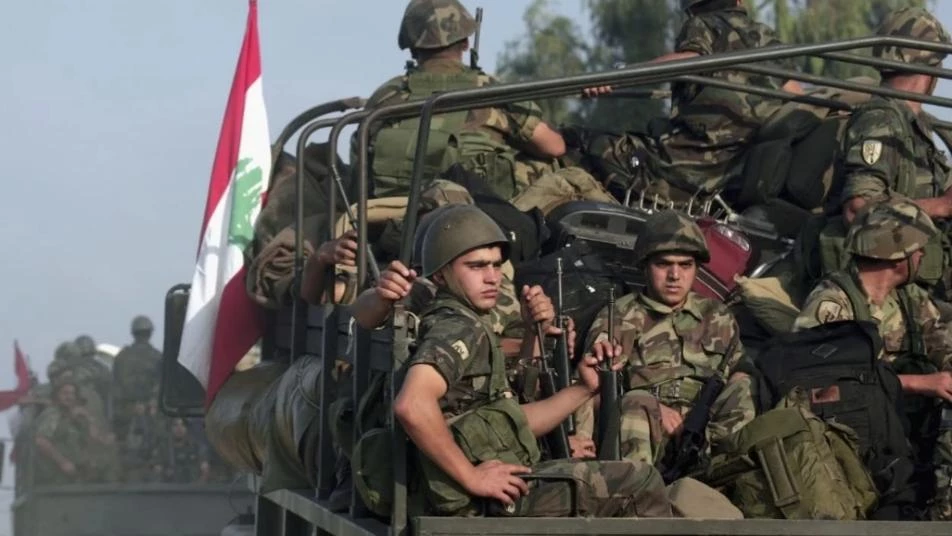 في حادثة غير مسبوقة.. ميليشيا حزب الله وأسد يدفعان بعناصر وضباط الجيش اللبناني للفرار