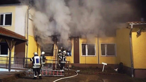 ألمان يحرقون منزلَ شاب تركي لاستضافته لاجئين سوريين